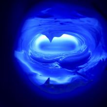 Foto_Fabian K. 6M_etwas Gewohntes aus einem ungewohnten Blickwinkel (der Blick in die Shampooflasche).jpeg